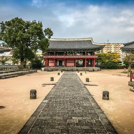 Отель Jeju Robero Экстерьер фото