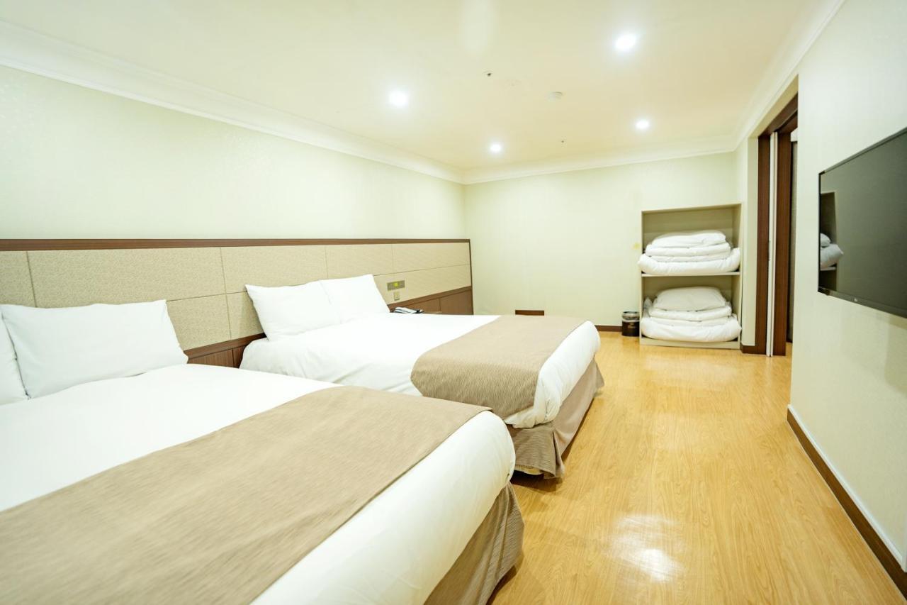 Отель Jeju Robero Экстерьер фото