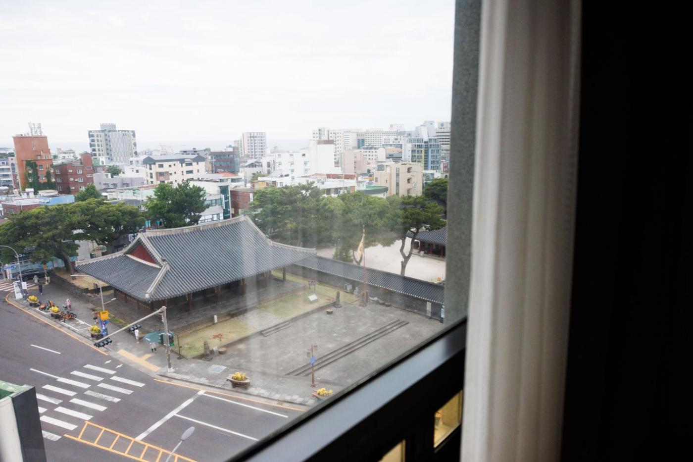 Отель Jeju Robero Экстерьер фото