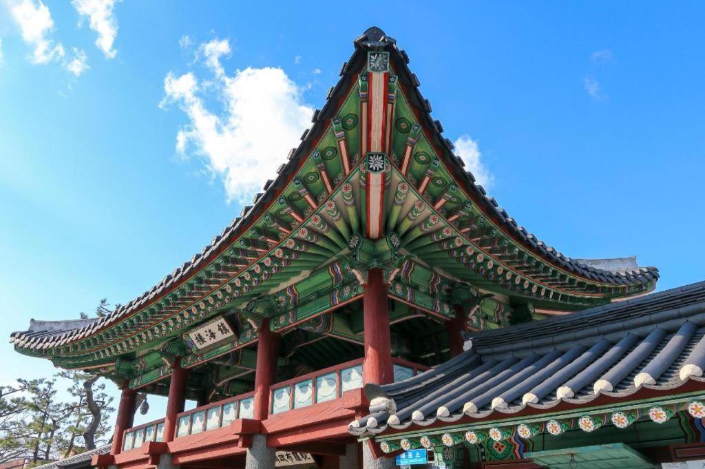 Отель Jeju Robero Экстерьер фото
